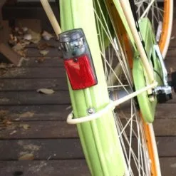 Ikzi Light Feu De Vélo Arrière Sur Garde Boue à Pile -Magasin De Pneus Reha feu de velo arriere sur garde boue a pile full 3