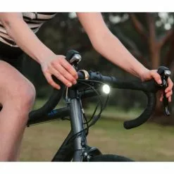 Feu Vélo Avant 700 Lumens PWR ROAD Avec Batterie Externe Knog 10 Feu Vélo Avant 700 Lumens PWR ROAD Avec Batterie Externe Knog -Magasin De Pneus Reha feu velo avant 700 lumens pwr road avec batterie externe knog full 5