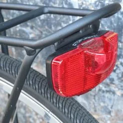 Busch-mueller Feu Vélo Pour Porte Bagage DToplight Permanent -Magasin De Pneus Reha feu velo pour porte bagage dtoplight permanent full 3