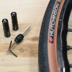 Kit De Réparation Tubeless Hutchinson - Outils Et Mèches 1.5+3mm 7 Kit De Réparation Tubeless Hutchinson - Outils Et Mèches 1.5+3mm -Magasin De Pneus Reha kit reparation tubeless avec meches hutchinson 3 494x294 85a49673 7d7f 4f45 a4d5 61f0f45e61e0