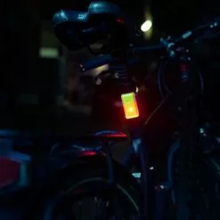 Lampe De Signalisation 2 LEDs Pour Cycliste ClipLight Wowow -Magasin De Pneus Reha lampe de signalisation 2 leds pour cycliste cliplight wowow full 5