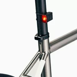 Lampe Vélo LED Arrière Block Bookman 18 Lumens -Magasin De Pneus Reha lampe velo led arriere block bookman 18 lumens full 4