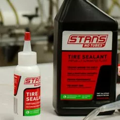 Stan's NoTubes Liquide Préventif Et étanchéité Tubeless Stan Notubes -Magasin De Pneus Reha liquide preventif et etancheite tubeless stan notubes full 5