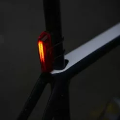 Phare Arrière Vélo Rechargeable USB Slimline Ultratorch Oxford 9 Phare Arrière Vélo Rechargeable USB Slimline Ultratorch Oxford -Magasin De Pneus Reha phare arriere velo rechargeable usb slimline ultratorch oxford full 4