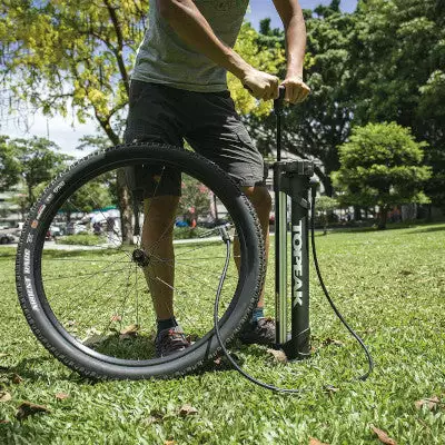 Pompe à Pied Topeak + Compresseur Intégré JoeBlow Booster 11 Bar 6 Pompe à Pied Topeak + Compresseur Intégré JoeBlow Booster 11 Bar – Image 6