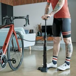 Pompe à Pied Vélo 12 Bar - Airmotion 12.0 SKS 11 Pompe à Pied Vélo 12 Bar - Airmotion 12.0 SKS -Magasin De Pneus Reha pompe a pied airmotion galerie