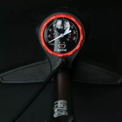 Pompe Vélo à Pied Manche En Bois Vintage Profil Max FP60 Zefal 4 Pompe Vélo à Pied Manche En Bois Vintage Profil Max FP60 Zefal – Image 4