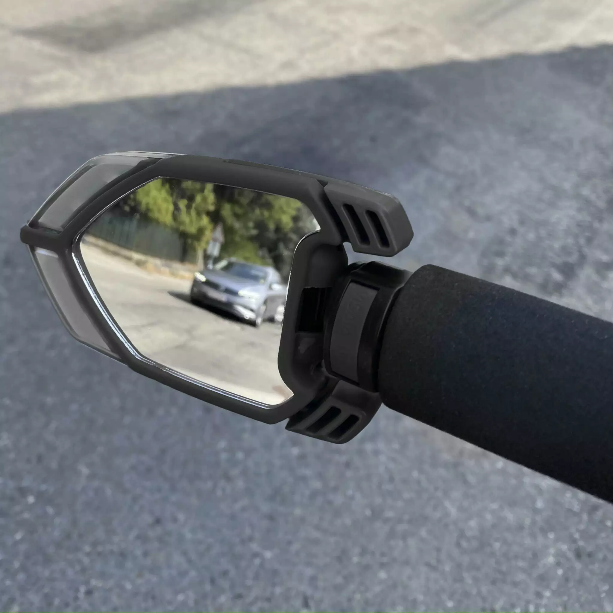 Rétroviseurs Clignotants Pour Vélo Et Trottinette QLÏR Visaia Bike 2 Rétroviseurs Clignotants Pour Vélo Et Trottinette QLÏR Visaia Bike – Image 2